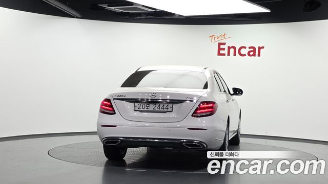 Mercedes-Benz E-Class (W213) E220d 4MATIC Exclusive 2019 — фото 4