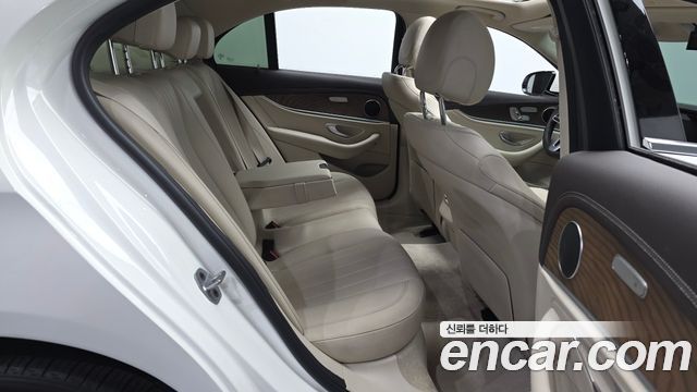 Mercedes-Benz E-Class (W213) E220d 4MATIC Exclusive 2019 — фото 12