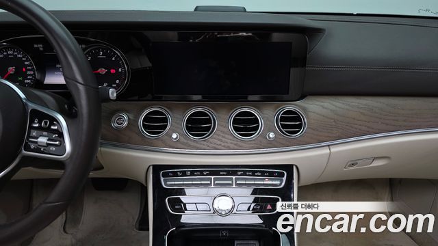 Mercedes-Benz E-Class (W213) E220d 4MATIC Exclusive 2019 — фото 17