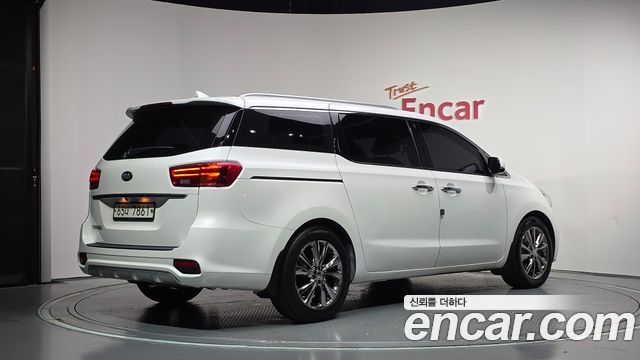 Kia Carnival 9-Seater Prstige 2019 — фото 2