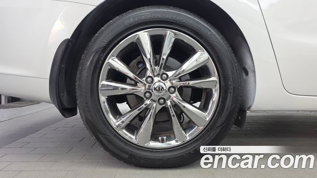 Kia Carnival 9-Seater Prstige 2019 — фото 5