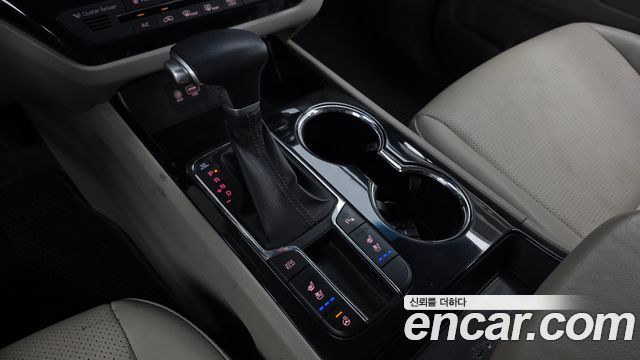 Kia Carnival 9-Seater Prstige 2019 — фото 9
