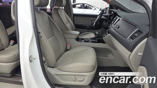 Kia Carnival 9-Seater Prstige 2019 — фото 15
