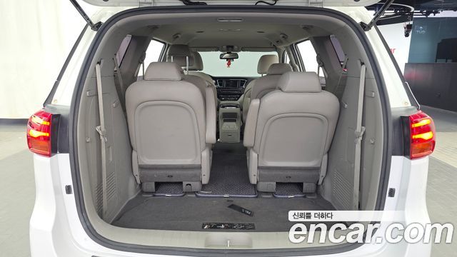 Kia Carnival 9-Seater Prstige 2019 — фото 24