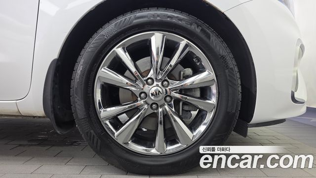 Kia Carnival 9-Seater Prstige 2019 — фото 27