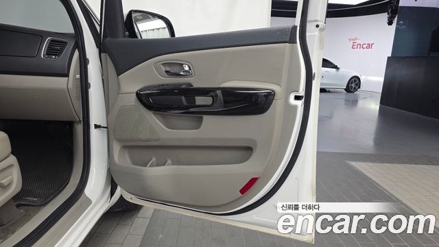 Kia Carnival 9-Seater Prstige 2019 — фото 31