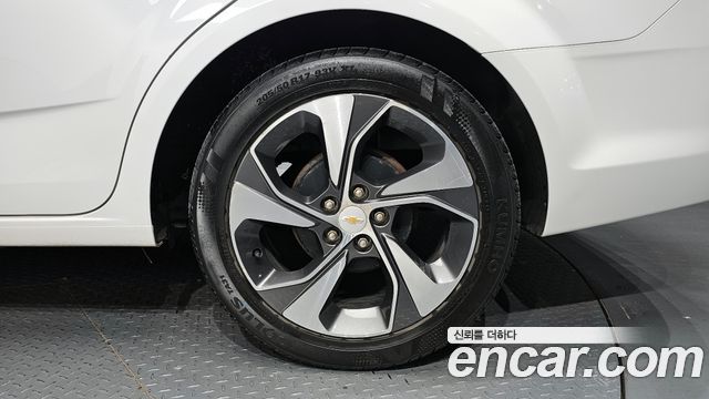 Chevrolet Aveo Sedan 1.4 Turbo LT 2017 — фото 5