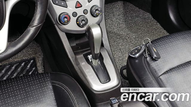 Chevrolet Aveo Sedan 1.4 Turbo LT 2017 — фото 9