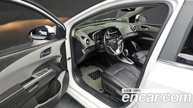 Chevrolet Aveo Sedan 1.4 Turbo LT 2017 — фото 10