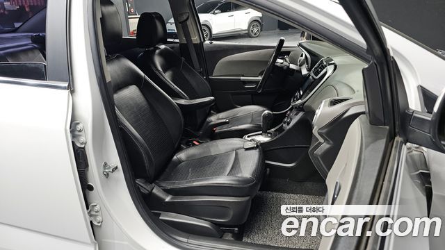 Chevrolet Aveo Sedan 1.4 Turbo LT 2017 — фото 15