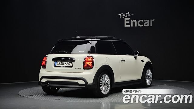 MINI Cooper Classic Plus 3rd 2022 — фото 2