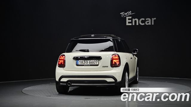 MINI Cooper Classic Plus 3rd 2022 — фото 4