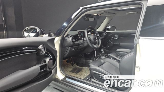 MINI Cooper Classic Plus 3rd 2022 — фото 10