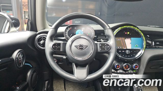 MINI Cooper Classic Plus 3rd 2022 — фото 13