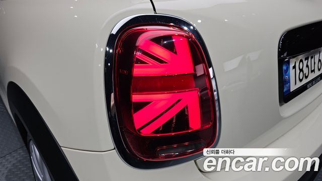 MINI Cooper Classic Plus 3rd 2022 — фото 23