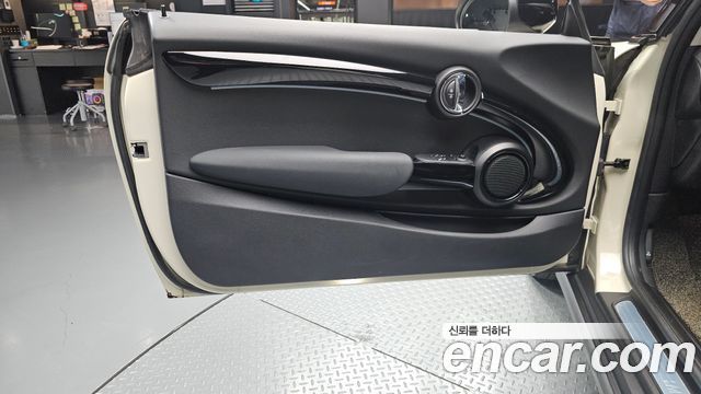 MINI Cooper Classic Plus 3rd 2022 — фото 24