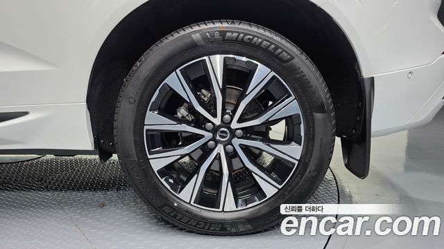 Volvo XC60 (II) B5 Ultimate Bright 2024 — фото 21