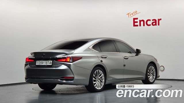 Lexus ES300h (VII) Executive 2019 — фото 2