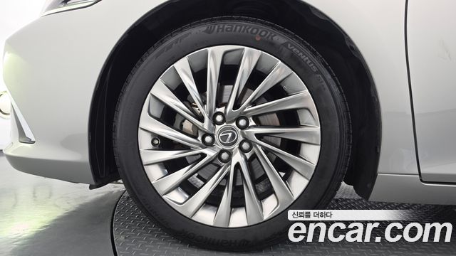 Lexus ES300h (VII) Executive 2019 — фото 5