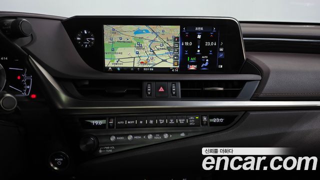 Lexus ES300h (VII) Executive 2019 — фото 13