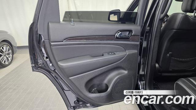 Jeep Grand Cherokee 3.6 Overland WK2 2021 — фото 25