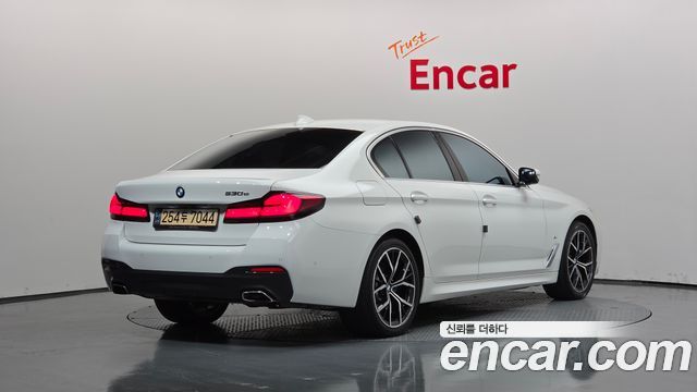 BMW 5 Series (G30) 530e M Sport 2021 — фото 2