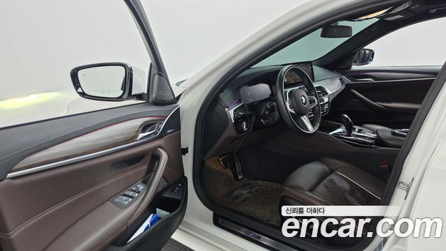 BMW 5 Series (G30) 530e M Sport 2021 — фото 10