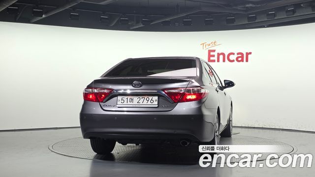 Toyota Camry 2.5 XLE 2017 — фото 4