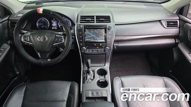 Toyota Camry 2.5 XLE 2017 — фото 7