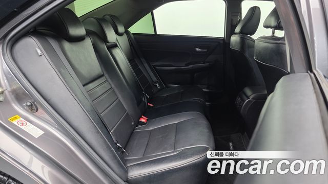 Toyota Camry 2.5 XLE 2017 — фото 12