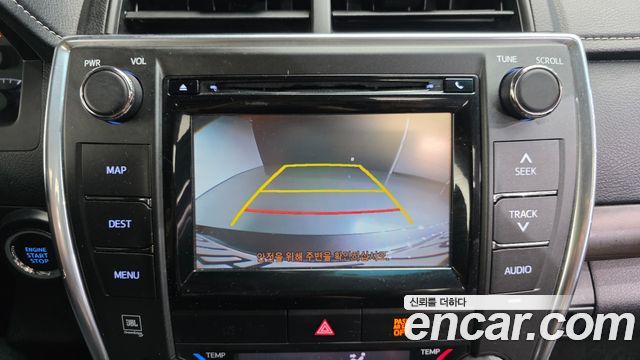 Toyota Camry 2.5 XLE 2017 — фото 15