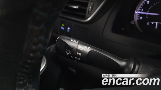 Toyota Camry 2.5 XLE 2017 — фото 18