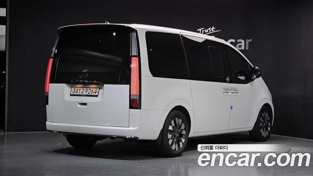 Hyundai Staria L3.5 Lounge 7-Seater Mobility 2024 — фото 2