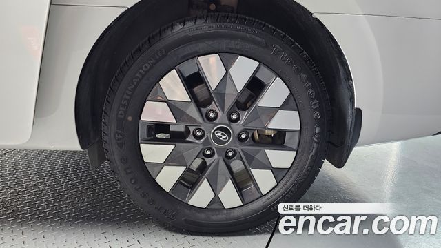 Hyundai Staria L3.5 Lounge 7-Seater Mobility 2024 — фото 5