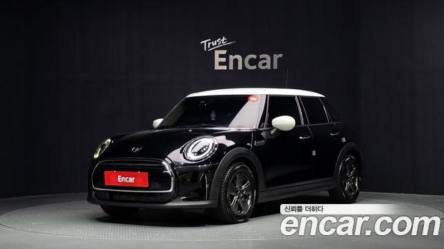 MINI Cooper 5Door Classic Third Generation 2023 — фото 1