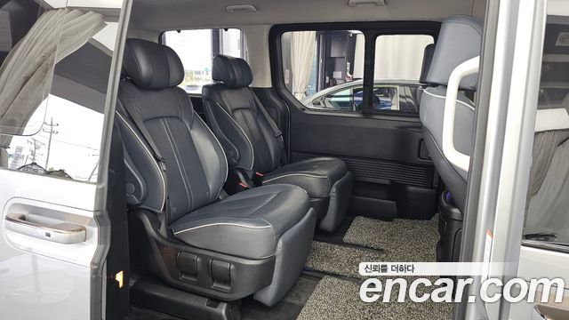 Hyundai Staria 4WD Lounge 7-Seater Inspiration 2022 — фото 12