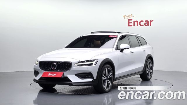 Volvo V60 Cross Country (II) T5 Pro AWD 2019 — фото 11