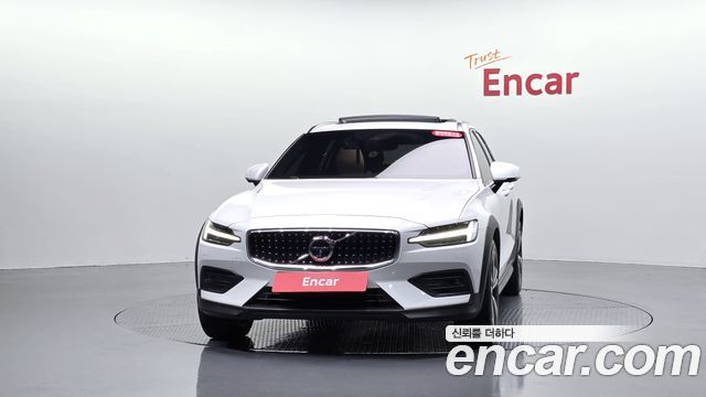 Volvo V60 Cross Country (II) T5 Pro AWD 2019 — фото 3