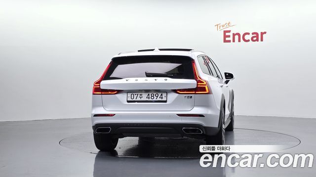 Volvo V60 Cross Country (II) T5 Pro AWD 2019 — фото 4