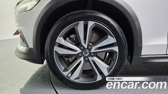 Volvo V60 Cross Country (II) T5 Pro AWD 2019 — фото 5