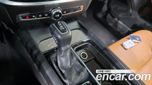 Volvo V60 Cross Country (II) T5 Pro AWD 2019 — фото 9