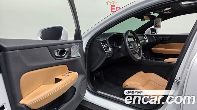 Volvo V60 Cross Country (II) T5 Pro AWD 2019 — фото 10