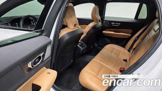 Volvo V60 Cross Country (II) T5 Pro AWD 2019 — фото 16