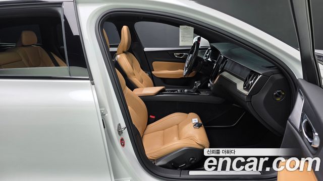Volvo V60 Cross Country (II) T5 Pro AWD 2019 — фото 32