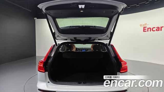 Volvo V60 Cross Country (II) T5 Pro AWD 2019 — фото 40