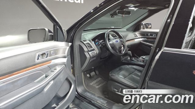 Ford Explorer 2.3 Limited 4WD 5th 2018 — фото 10