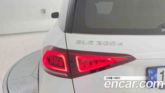 Mercedes-Benz GLE-Class (W167) GLE300d 4MATIC 2023 — фото 15