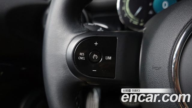 MINI Cooper Classic Plus Launch Pack Third Generation 2022 — фото 14