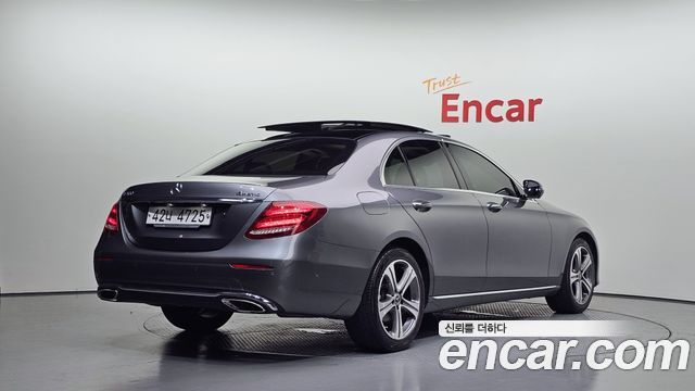 Mercedes-Benz E-Class (W213) E300 4MATIC Avnatgarde 2018 — фото 2
