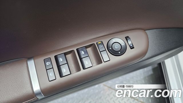 Hyundai Grandeur (GN7) 2,5 Gasoline 2WD Exclusive 2023 — фото 33